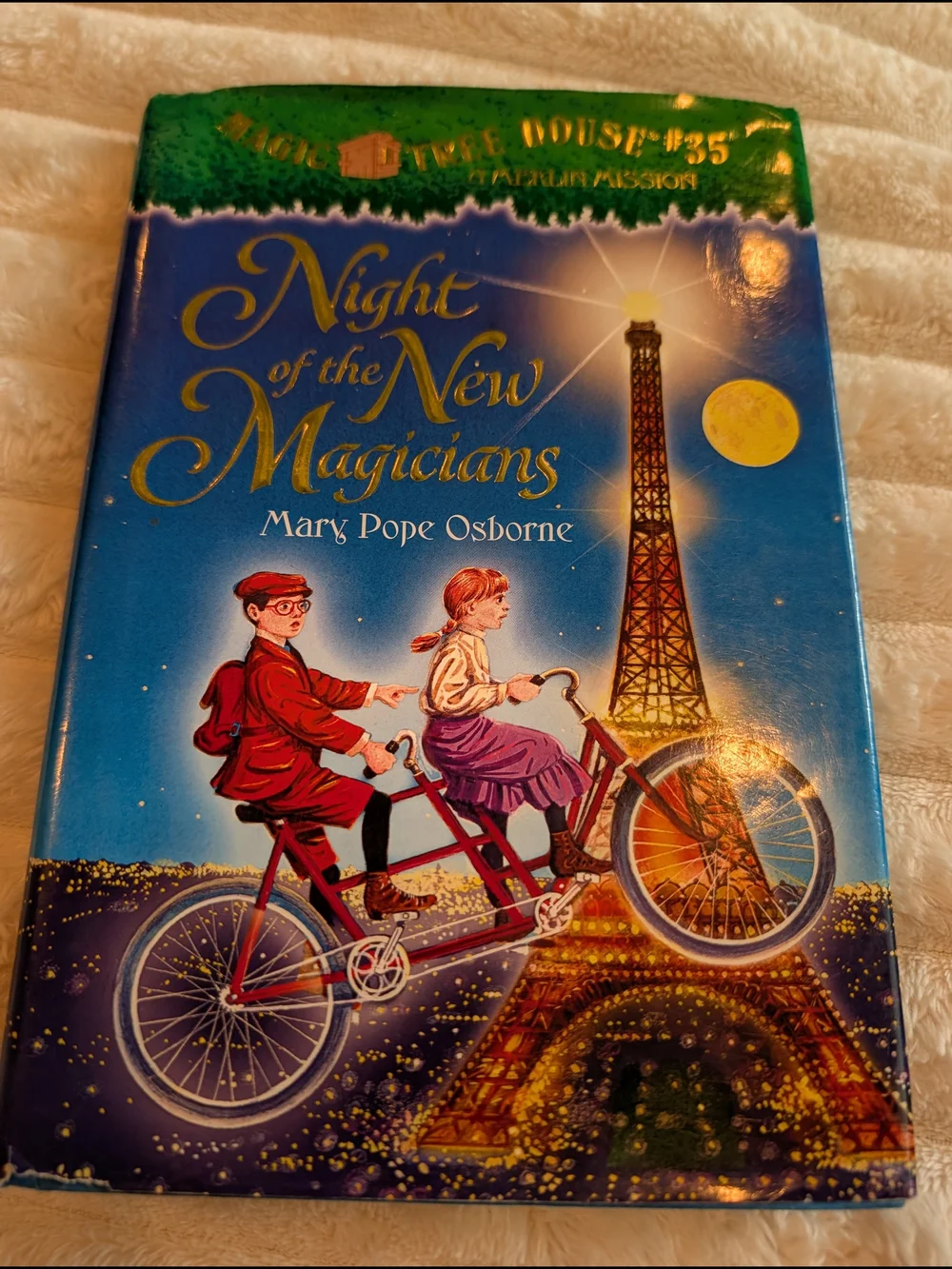 Night of the New Magicians by Mary Pope Osborne - Blue Hardcover